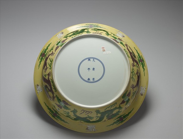 ②宮城三成 緑釉薬 角大壺 魚紋 蟹紋 烏賊紋 蛸紋 鑲嵌松綠石獸面紋匕- 故宮