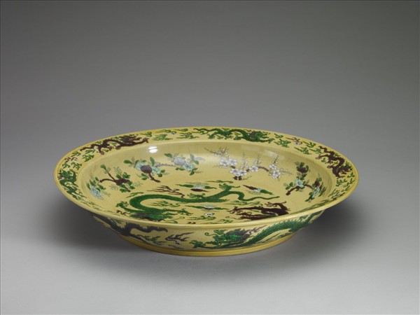 素三彩黃地褐綠雙龍紋盤