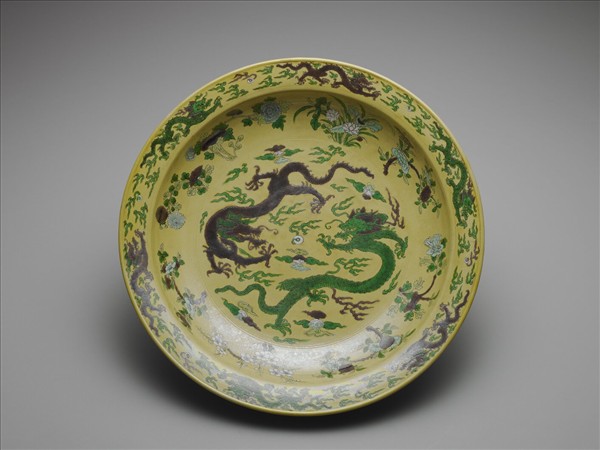 素三彩黃地褐綠雙龍紋盤
