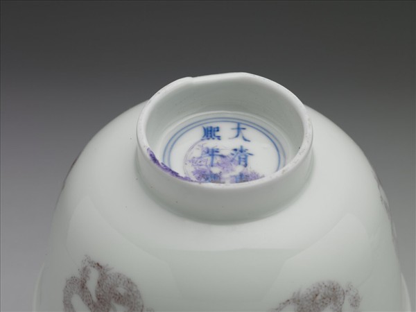 白瓷釉裡紅團龍紋杯