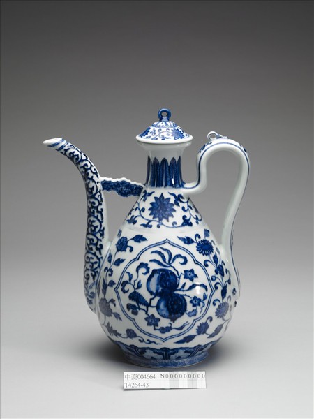 青花荔枝桃實紋執壺
