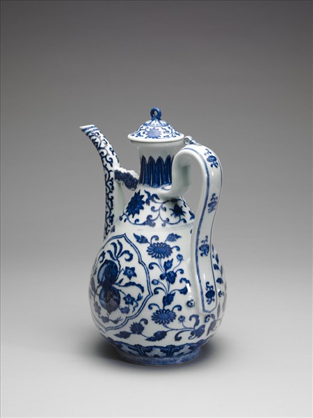 青花荔枝桃實紋執壺