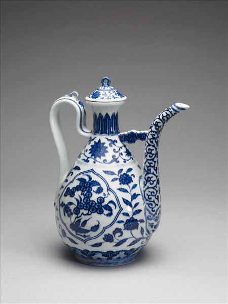 青花荔枝桃實紋執壺