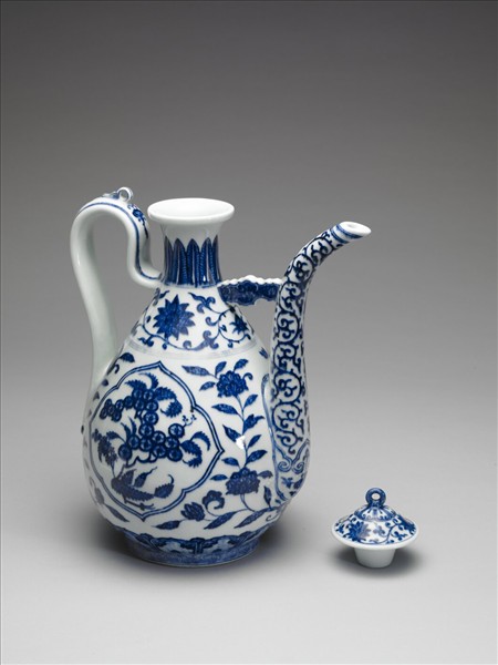 青花荔枝桃實紋執壺