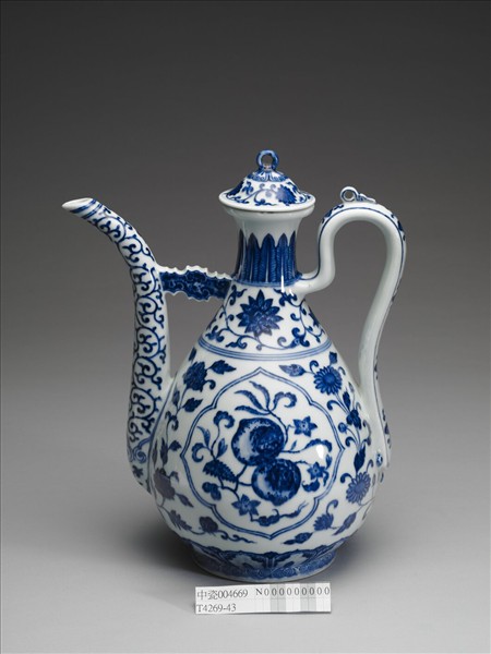 青花荔枝桃實紋執壺