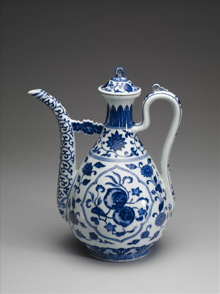 青花荔枝桃實紋執壺