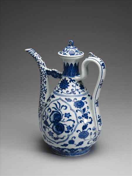 青花荔枝桃實紋執壺