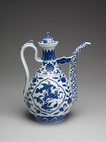 青花荔枝桃實紋執壺