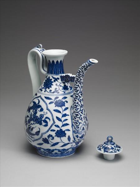 青花荔枝桃實紋執壺