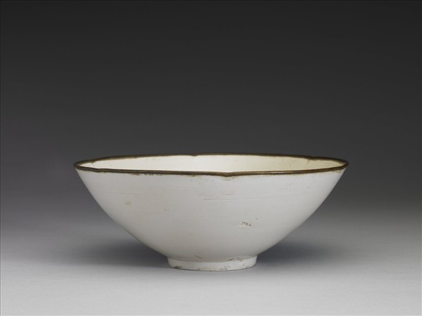 定窯 白瓷印花雙魚紋花口碗