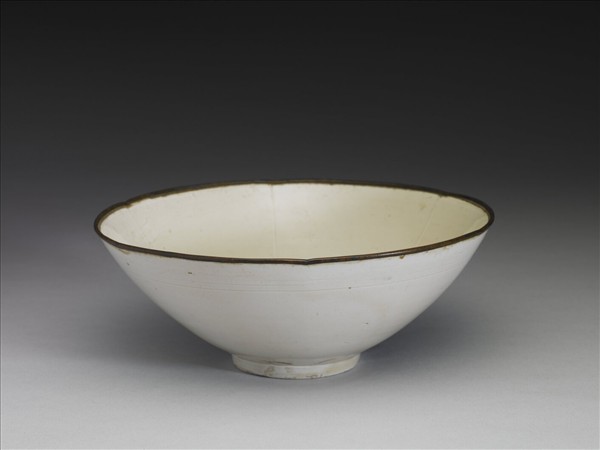 定窯 白瓷印花雙魚紋花口碗