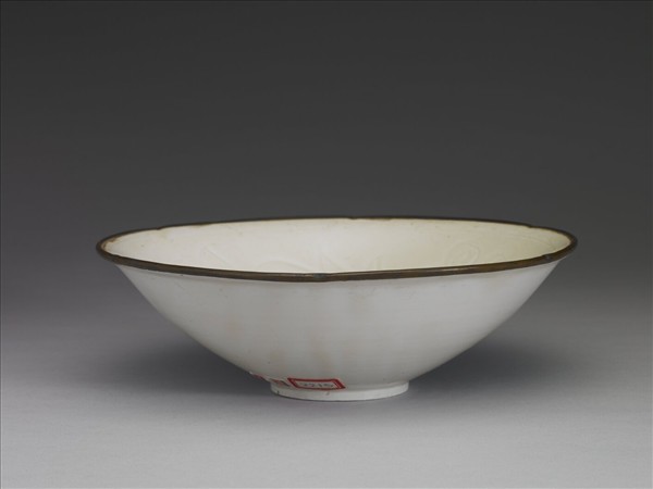 定窯 白瓷劃花蓮紋碗