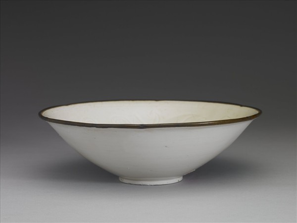 定窯 白瓷劃花蓮紋碗