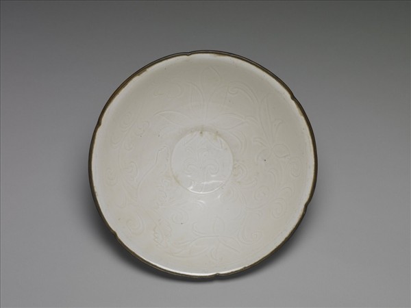 定窯 白瓷劃花蓮紋碗
