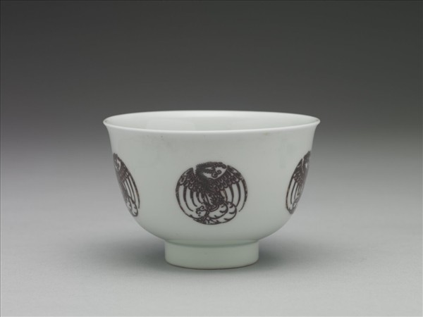 白瓷釉裡紅團鳳紋杯