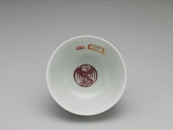 白瓷釉裡紅團鳳紋杯