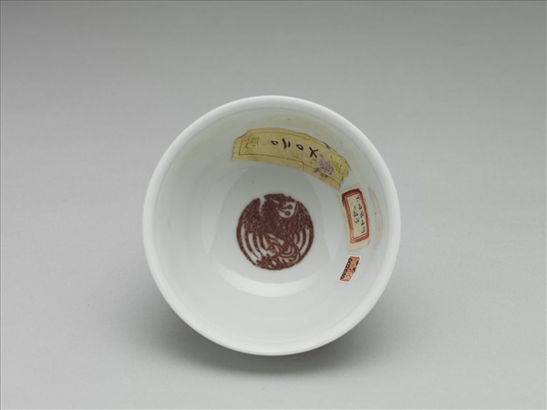 白瓷釉裡紅團鳳紋杯