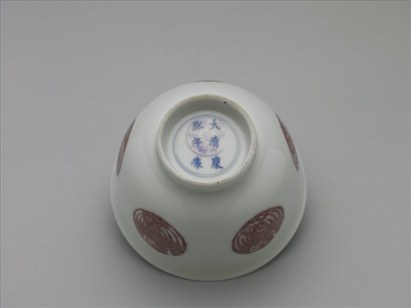 白瓷釉裡紅團鳳紋杯