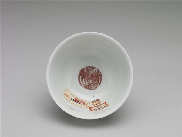 白瓷釉裡紅團鳳紋杯