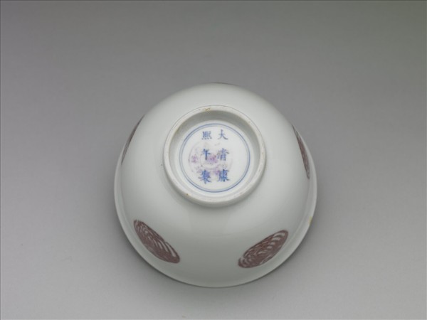 白瓷釉裡紅團鳳紋杯