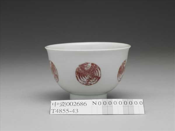 白瓷釉裡紅團鳳紋杯