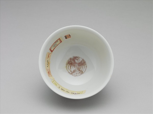 白瓷釉裡紅團鳳紋杯