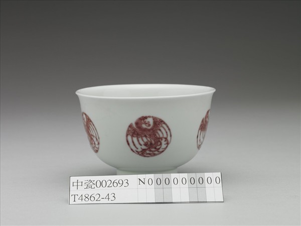 白瓷釉裡紅團鳳紋杯