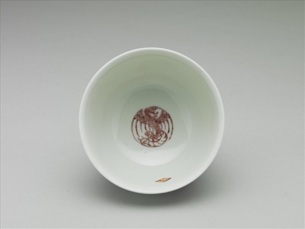 白瓷釉裡紅團鳳紋杯