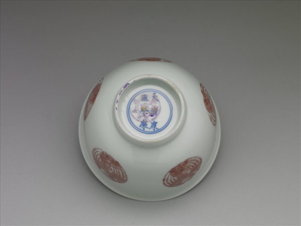 白瓷釉裡紅團鳳紋杯