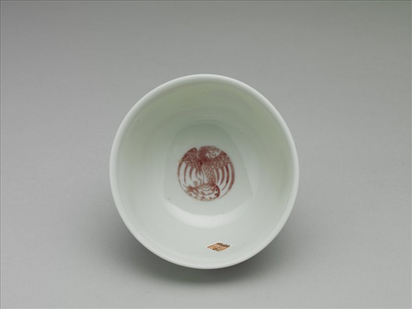 白瓷釉裡紅團鳳紋杯
