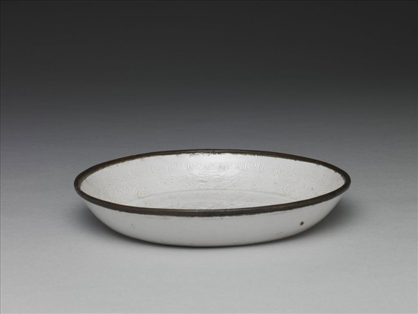 定窯 白瓷印花螭龍石榴紋盤