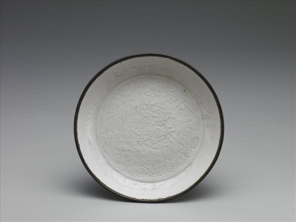 定窯 白瓷印花螭龍石榴紋盤