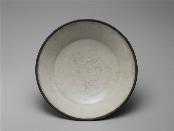 定窯 白瓷劃花蓮塘雙鳧紋盤