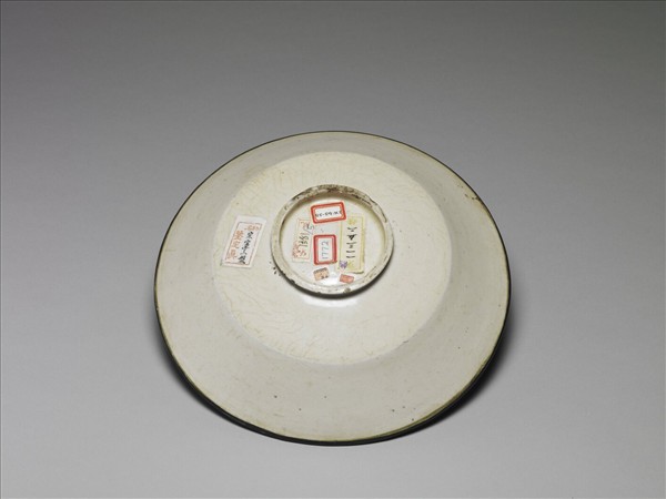 定窯 白瓷劃花蓮塘雙鳧紋盤