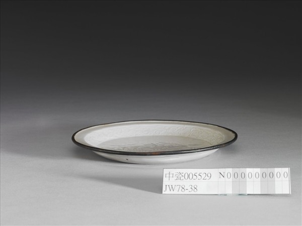 白瓷印花鴛鴦蓮塘紋折沿盤