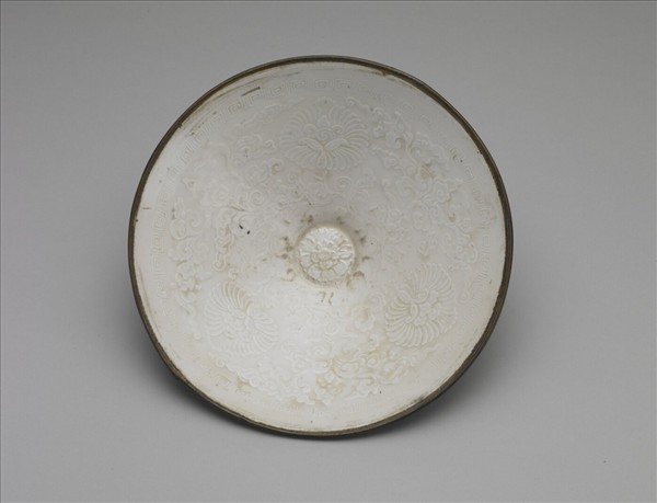 定窯 白瓷印花菊花紋碗