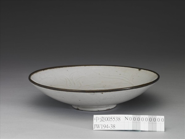 定窯 白瓷劃花蓮紋盤