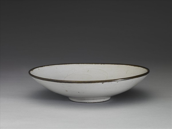 定窯 白瓷劃花蓮紋盤