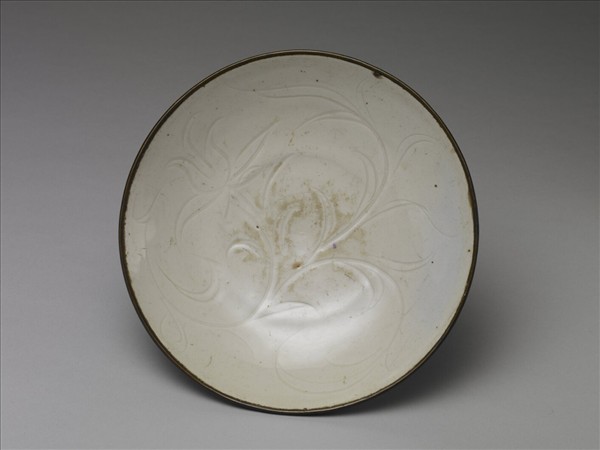 定窯 白瓷劃花蓮紋盤