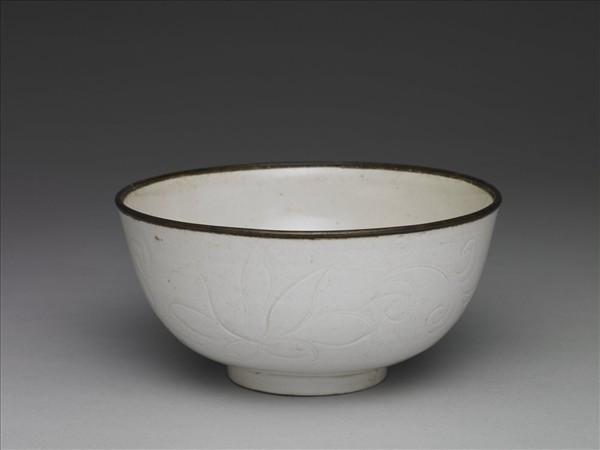 定窯 白瓷花卉紋碗
