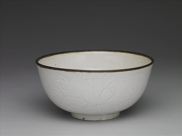定窯 白瓷花卉紋碗