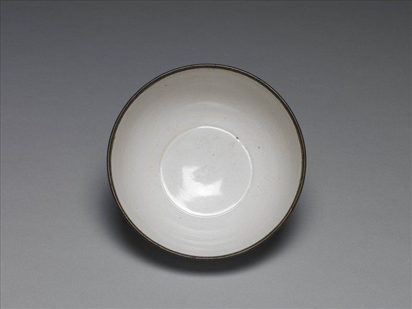 定窯 白瓷花卉紋碗