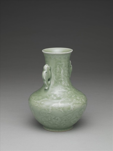 青瓷獸耳雲龍紋罐