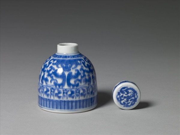 青花夔龍紋蓋罐