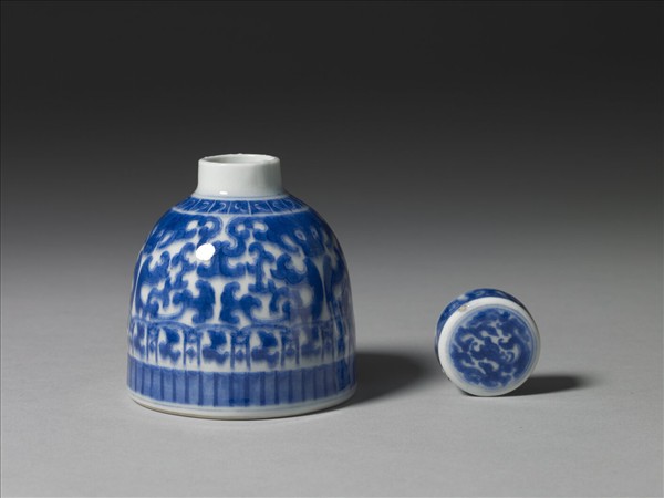 青花夔龍紋蓋罐