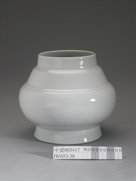 白瓷劃花夔龍紋罐