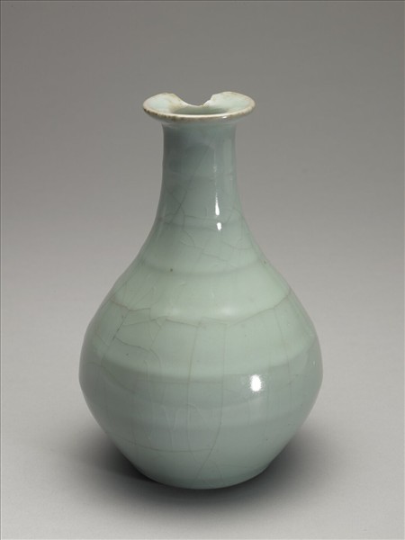 青瓷弦紋瓶
