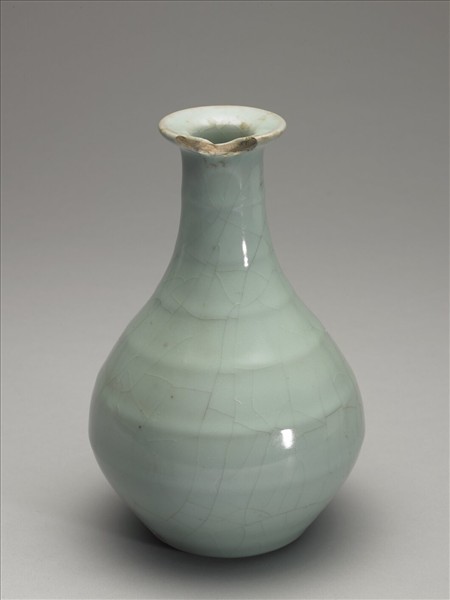 青瓷弦紋瓶