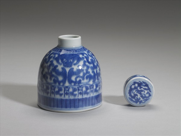 青花夔龍紋蓋罐