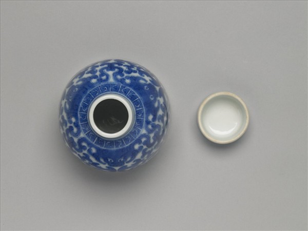 青花夔龍紋蓋罐